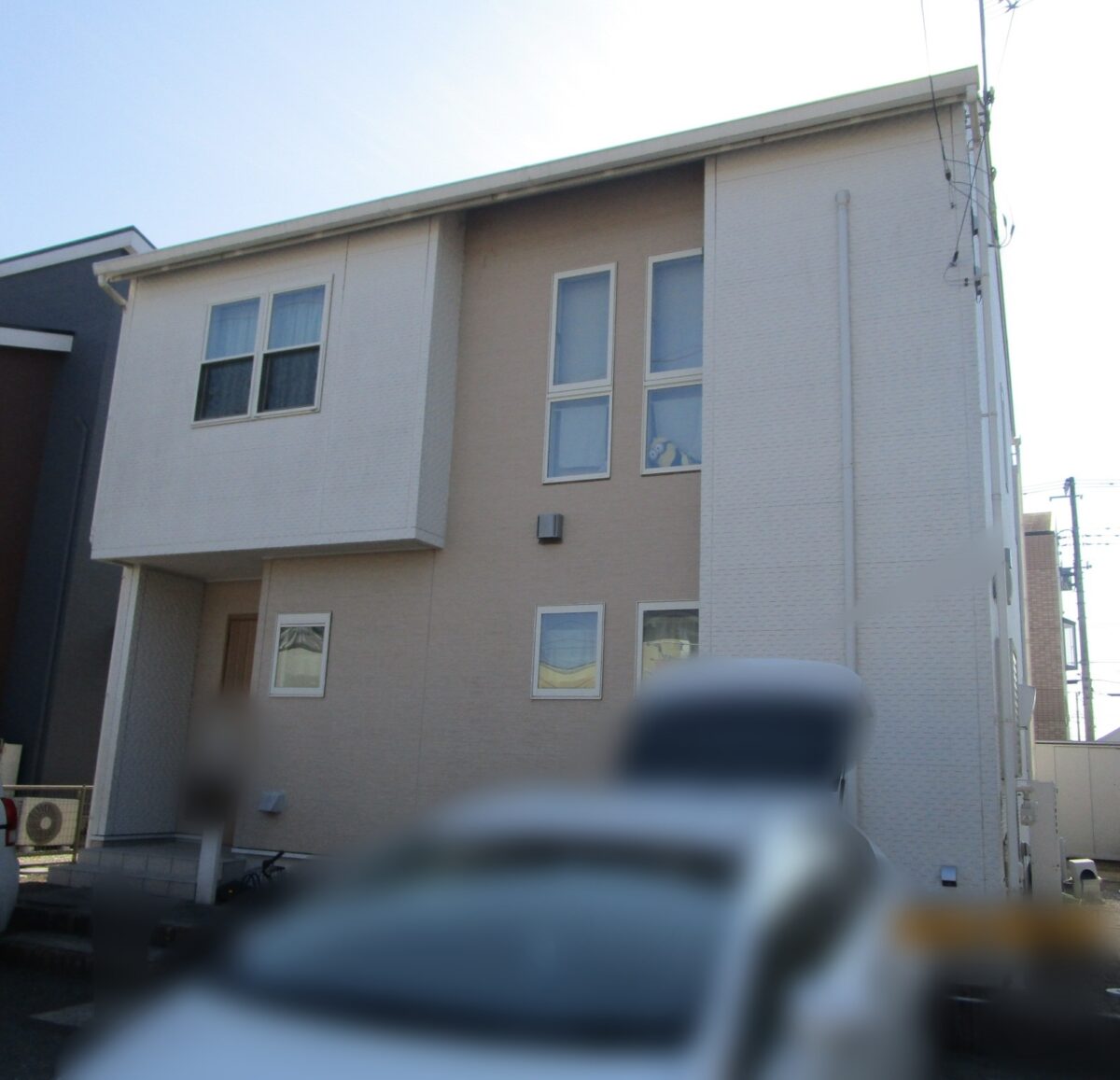 屋根と外壁の苔・黒ずみを塗装で一新、見た目も耐久性もアップ！