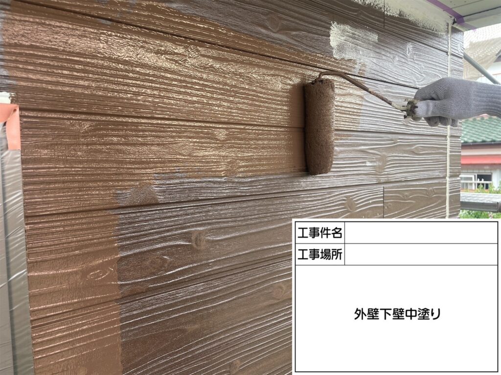 １階外壁上塗り１回目