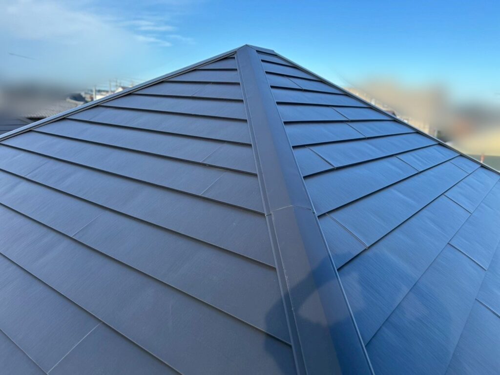 屋根カバー工法完了