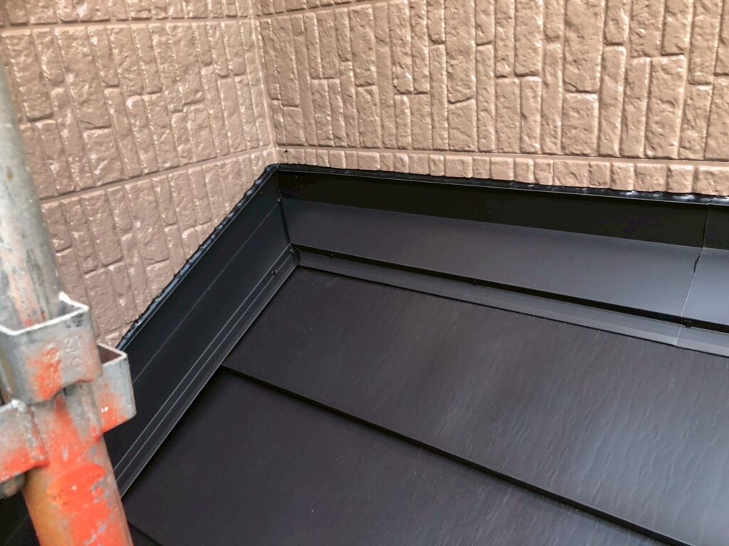 屋根カバー工法完了