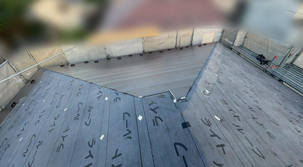 ルーフィング貼り付け