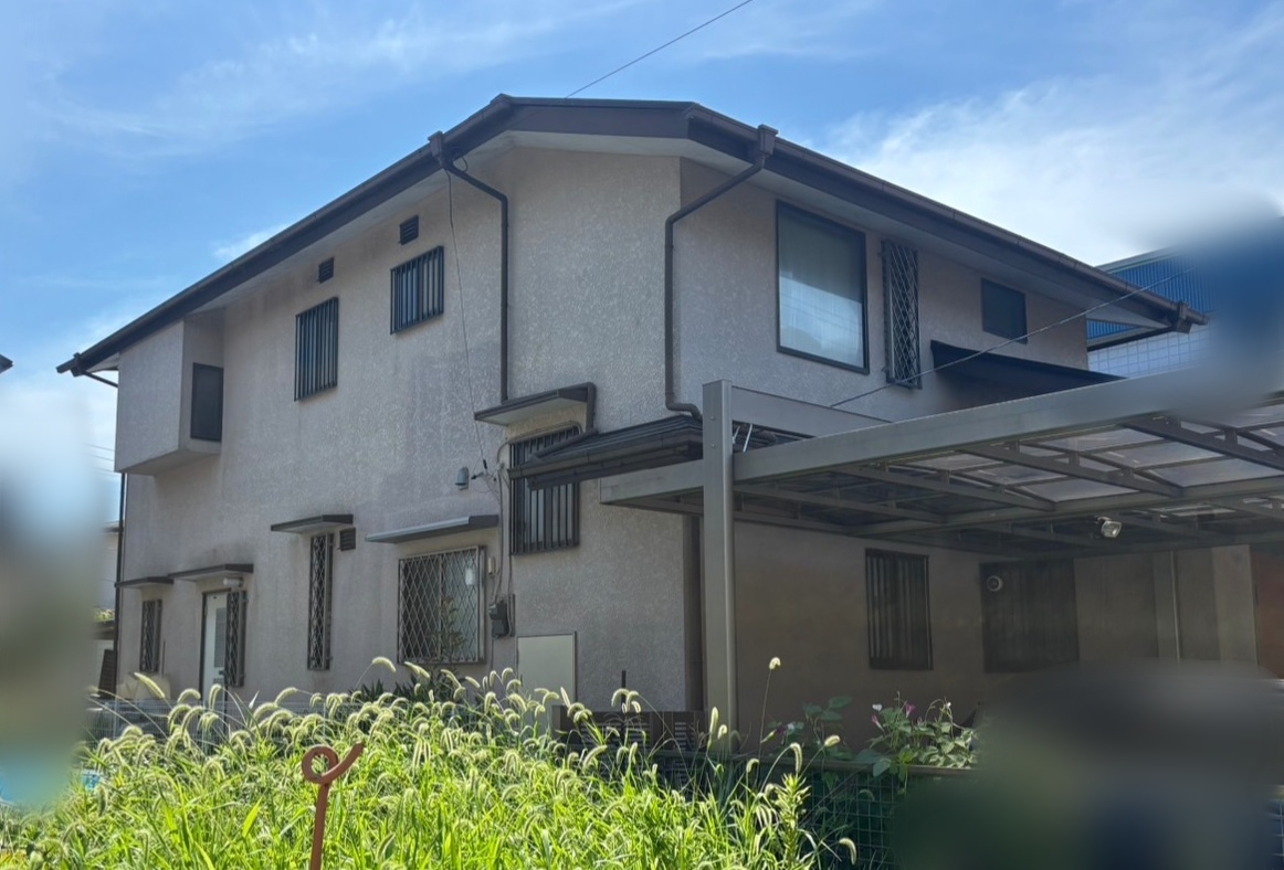 屋根・外壁の苔・黒ずみを洗浄と塗装で美観・耐久性アップ！