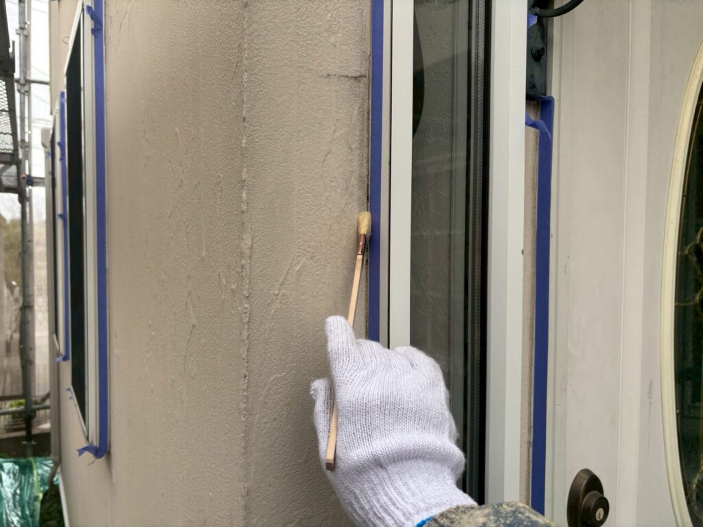 サッシまわりプライマー塗布