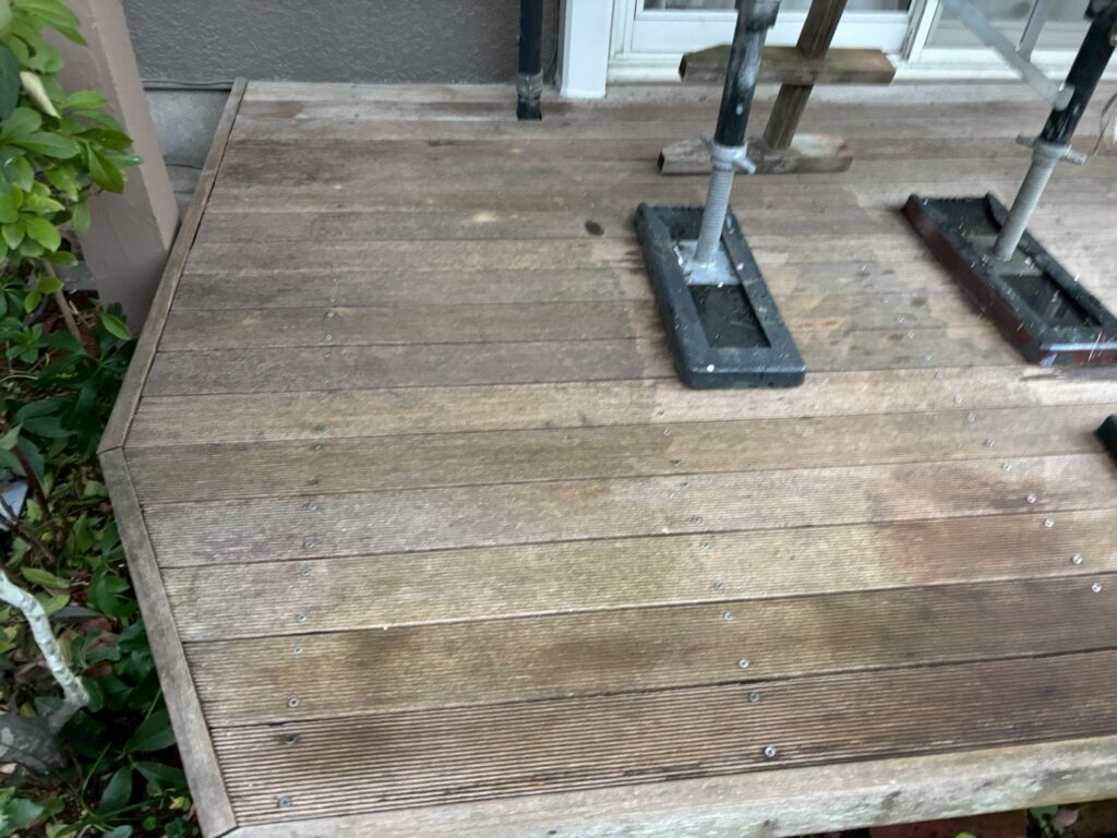 ウッドデッキ